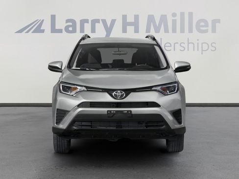 Used 2017 Toyota RAV4 LE FWD image 4
