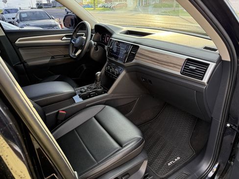 Used 2022 Volkswagen Atlas SEL image 9