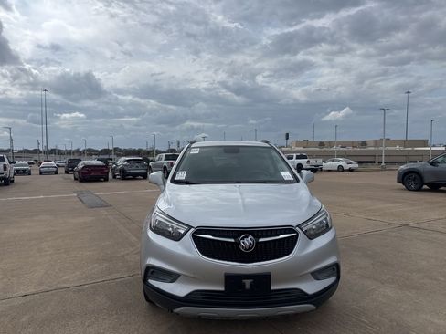 Used 2022 Buick Encore Preferred image 3