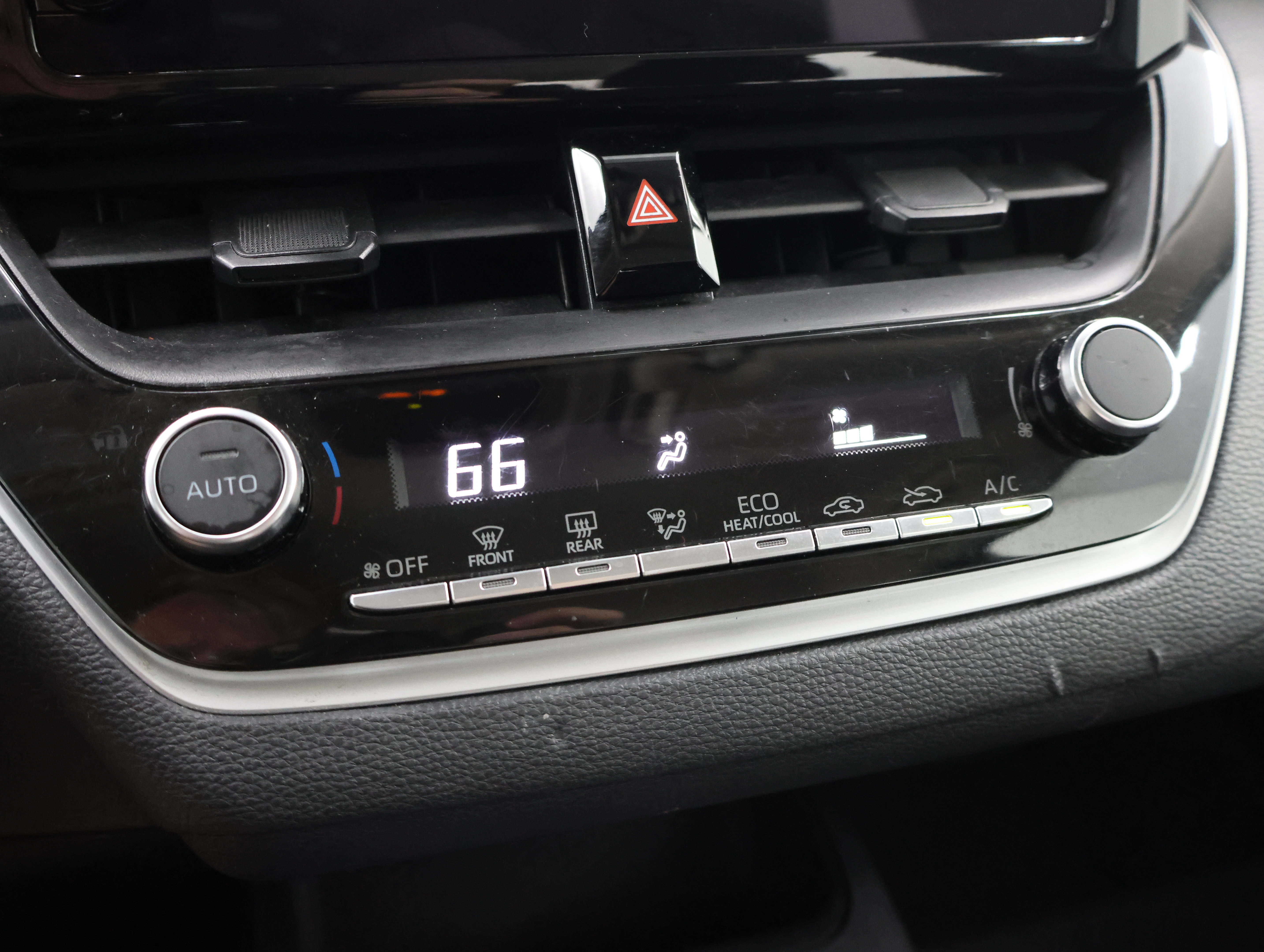 Used 2024 Toyota Corolla LE FWD image 41