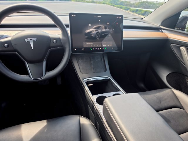 Used 2024 Tesla Model Y 2WD image 25