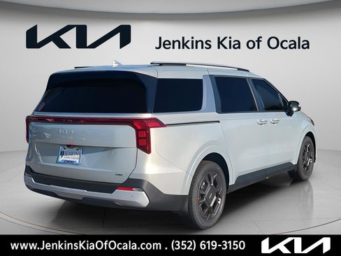 New 2026 Kia Carnival EX image 3