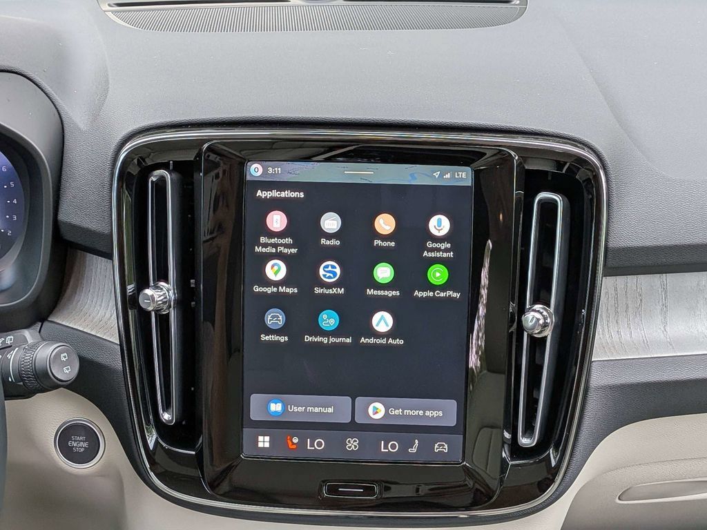 Certified 2026 Volvo XC40 B5 Plus AWD/4WD image 18