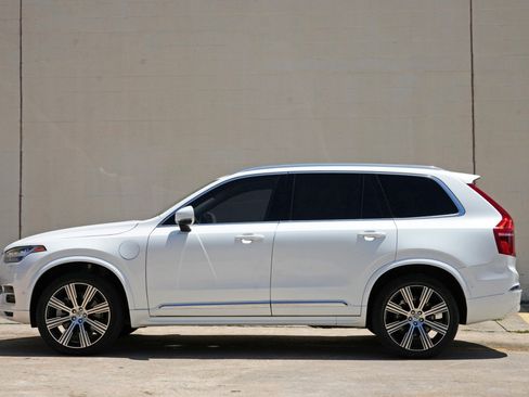Used 2025 Volvo XC90 T8 Ultra w/ Protection Package Premier AWD/4WD image 9
