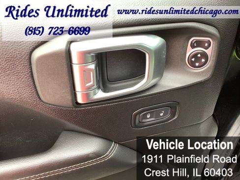 Used 2019 Jeep Wrangler Unlimited Sahara w/ Uconnect 4C Nav & Sound Group AWD/4WD image 3