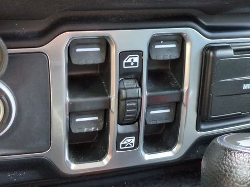 Used 2024 Jeep Wrangler Unlimited Sport AWD/4WD image 21