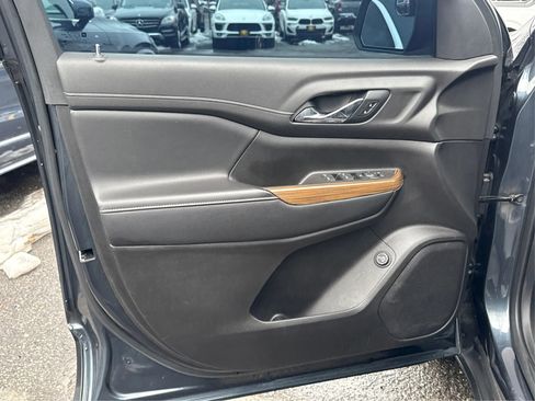 Used 2020 GMC Acadia SLE w/ Driver Convenience Package image 17