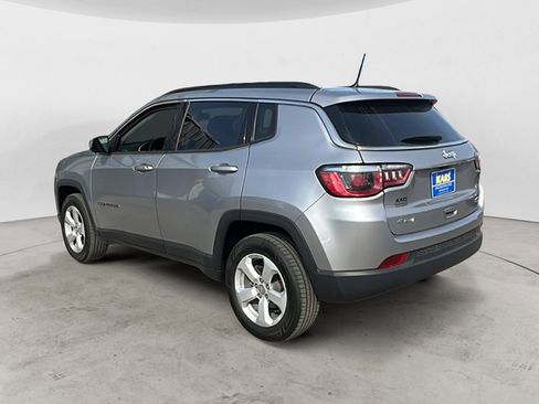 Used 2018 Jeep Compass Latitude w/ Cold Weather Group AWD/4WD image 4