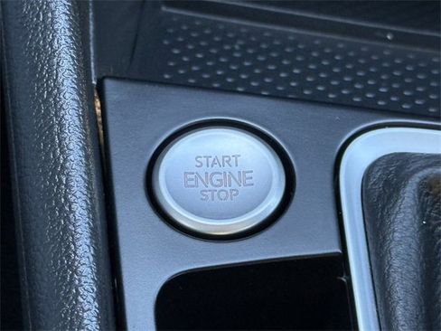 Certified 2025 Volkswagen Jetta SE image 21