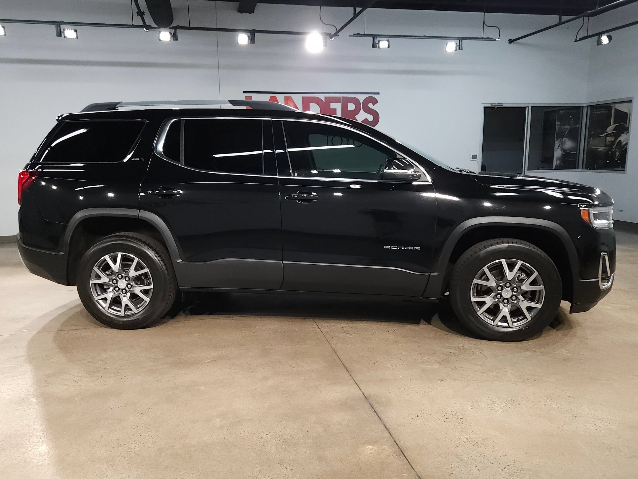 Used 2023 GMC Acadia SLT AWD/4WD image 8