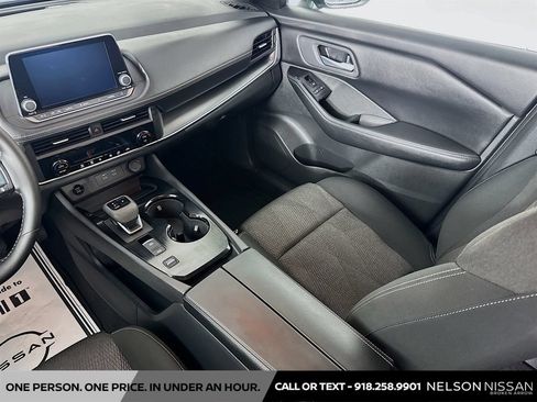 Certified 2025 Nissan Rogue SV FWD image 21