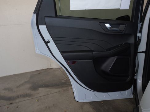 New 2025 Ford Escape ST-Line w/ Tech Pack #1 image 39