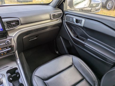 Used 2020 Ford Explorer XLT w/ Equipment Group 202A image 16