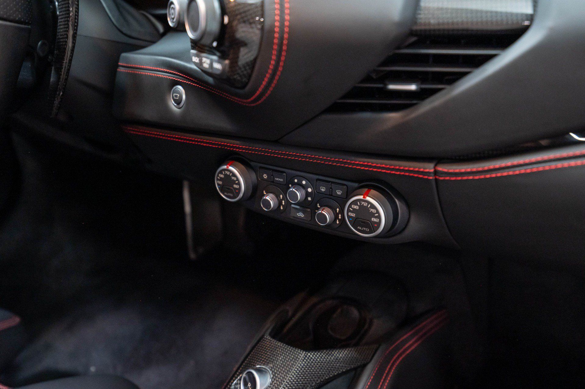 Used 2018 Ferrari 488 GTB RWD image 30