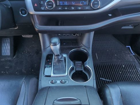 Used 2019 Toyota Highlander Limited image 18