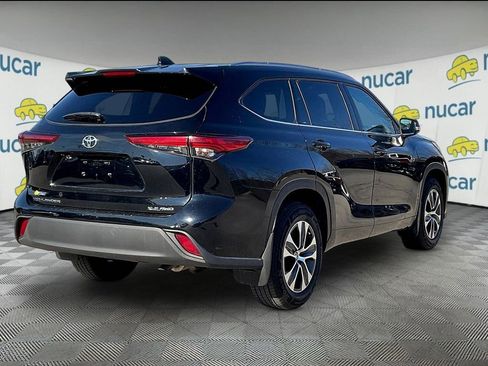 Used 2021 Toyota Highlander XLE AWD/4WD image 6