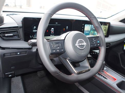 Used 2025 Nissan Kicks SR image 14