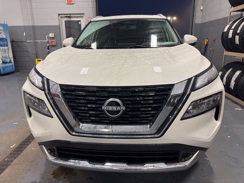 Used 2023 Nissan Rogue Platinum image 2