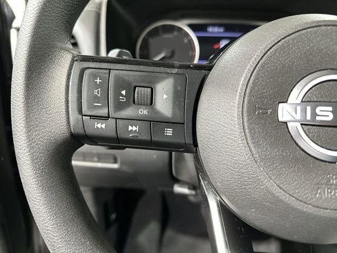 Used 2022 Nissan Rogue SV image 29