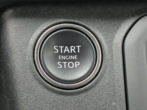 Used 2023 Land Rover Defender 130 X-Dynamic SE AWD/4WD image 23