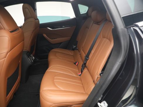 Certified 2022 Maserati Levante GT AWD/4WD image 17