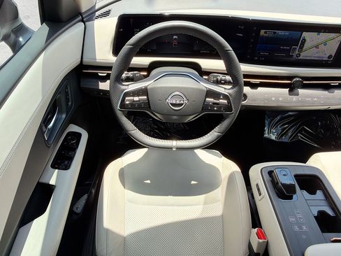 Used 2024 Nissan Ariya FWD image 17