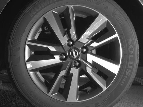 Used 2025 Nissan Versa SV image 14