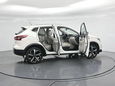 Used 2020 Nissan Rogue Sport SL w/ Premium Package FWD image 5