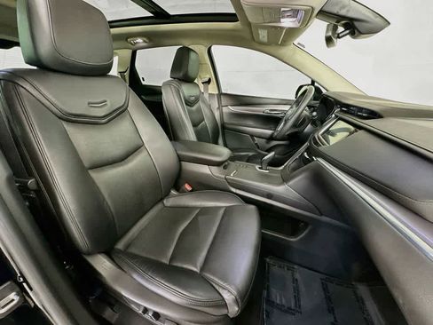 Used 2017 Cadillac XT5 Luxury w/ Driver Awareness Package AWD/4WD image 15