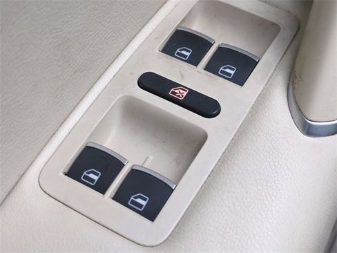 Used 2017 Volkswagen Passat 1.8T SEL Premium image 24