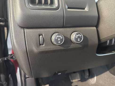 Used 2022 Chevrolet Colorado LT w/ LT Convenience Package image 19