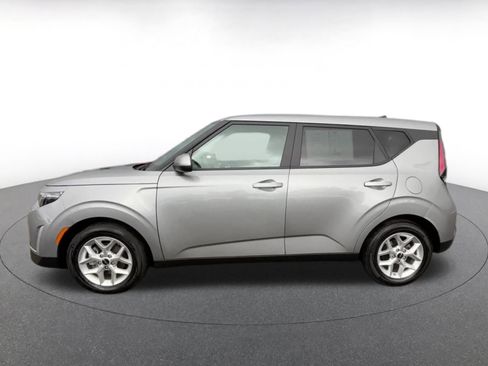 Used 2025 Kia Soul LX w/ LX Technology Package image 10