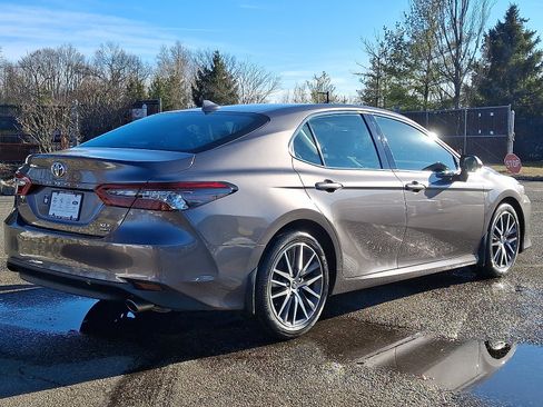 Used 2023 Toyota Camry XLE image 6