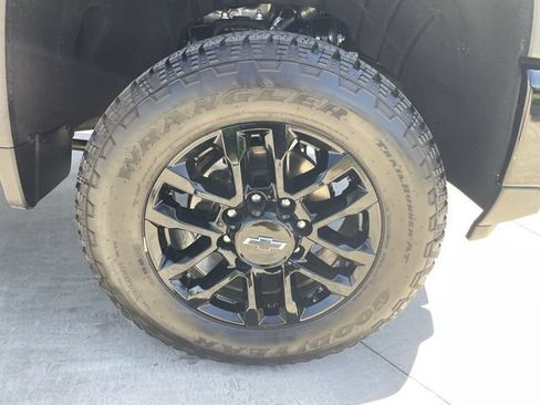 Used 2025 Chevrolet Silverado 2500 Custom AWD/4WD image 32