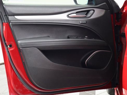 Used 2022 Alfa Romeo Stelvio Veloce image 12