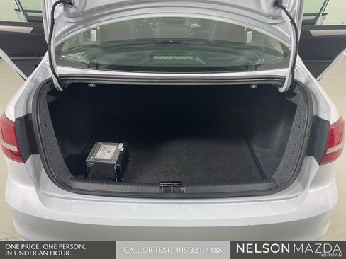 Used 2017 Volkswagen Jetta SE FWD image 14