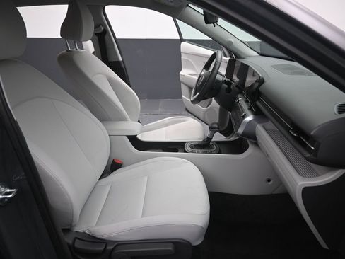 Used 2025 Hyundai Kona SEL image 25