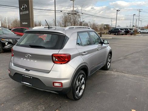 Certified 2023 Hyundai Venue SEL image 5