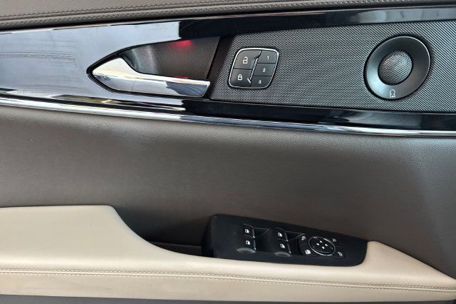 Used 2021 Lincoln Nautilus Reserve FWD image 11
