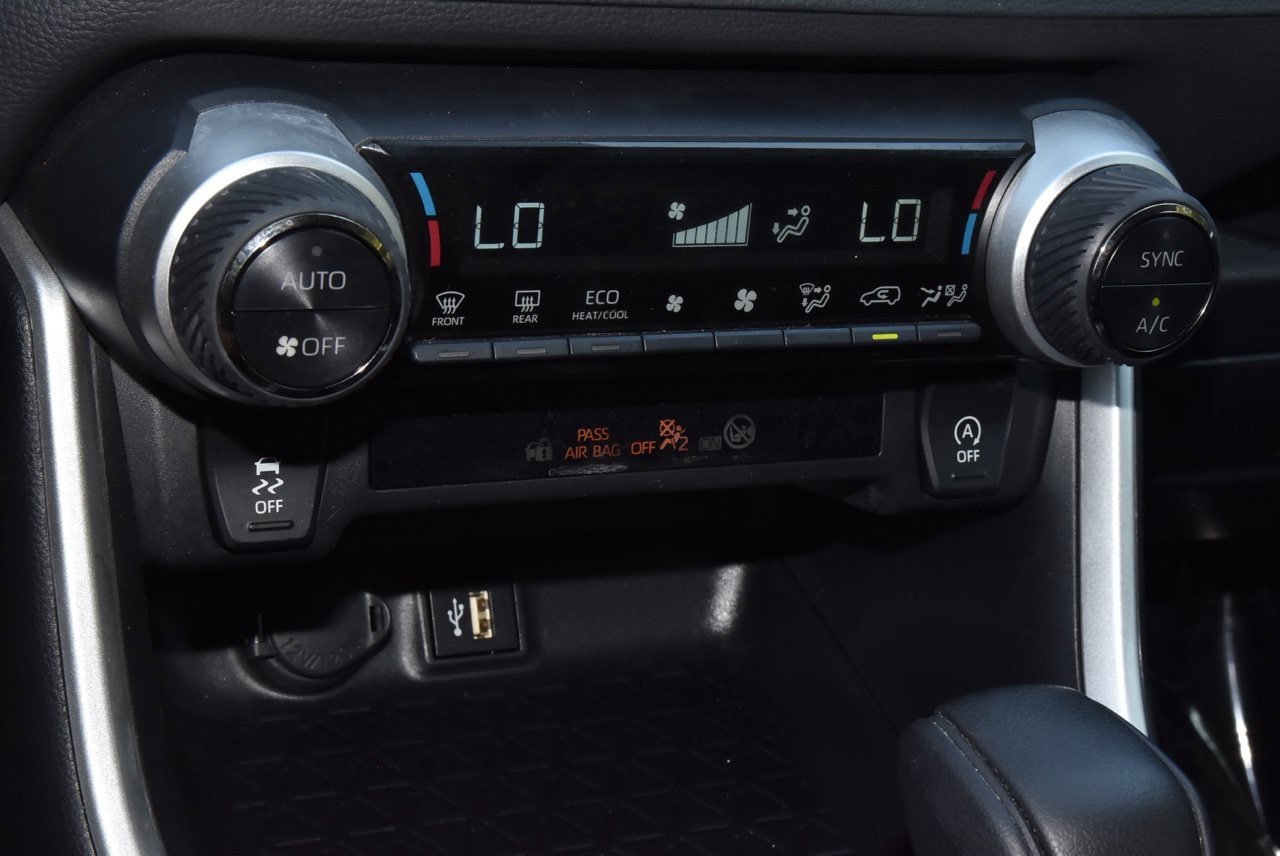 Used 2025 Toyota RAV4 XLE AWD/4WD image 29