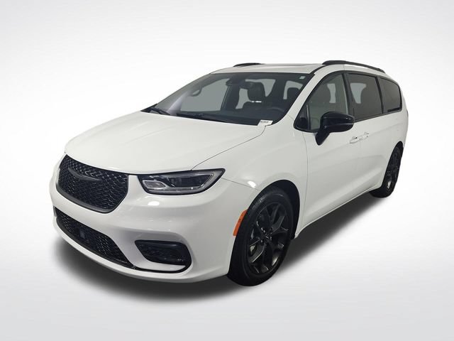 Used 2025 Chrysler Pacifica Limited FWD image 2