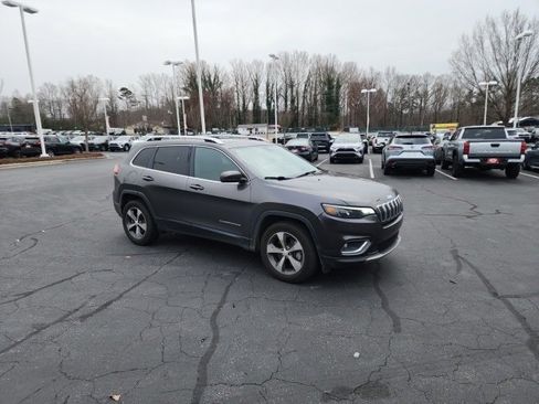 Used 2019 Jeep Cherokee Limited image 3