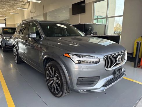 Used 2020 Volvo XC90 T6 Momentum w/ Protection Package Premier image 2