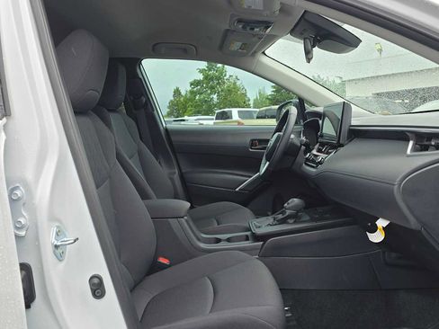 Used 2026 Toyota Corolla Cross LE AWD/4WD image 10