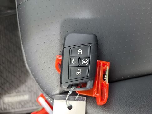 Certified 2023 Volkswagen Tiguan SE R-Line FWD image 33