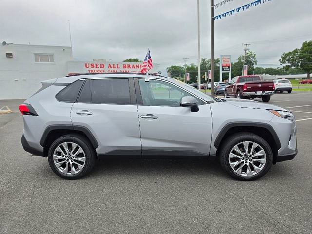 Used 2022 Toyota RAV4 XLE Premium AWD/4WD image 8