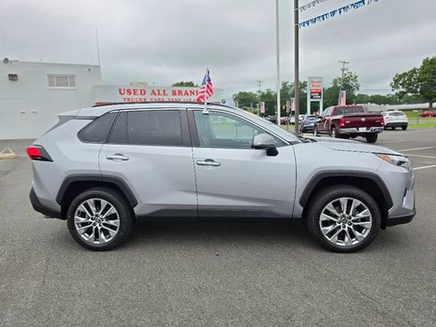 Used 2022 Toyota RAV4 XLE Premium AWD/4WD image 8