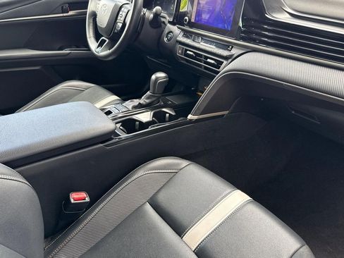 Used 2025 Toyota Camry SE image 31
