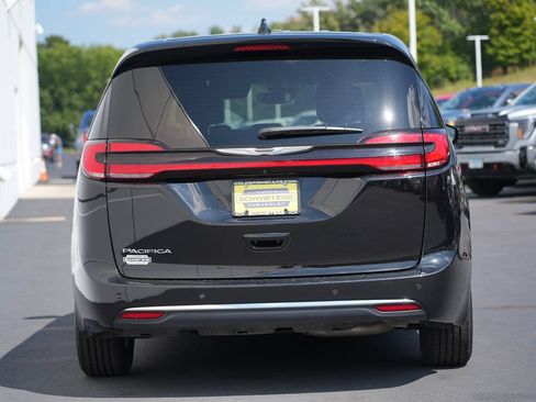 Used 2025 Chrysler Pacifica Select FWD image 4