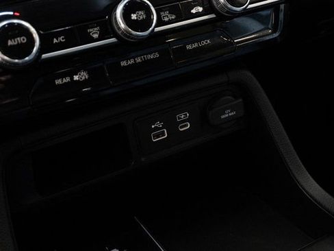 Certified 2025 Honda Pilot EX-L image 31